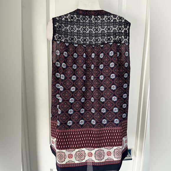 Daniel Rainn Lace detail Tank - Picture 3 of 5